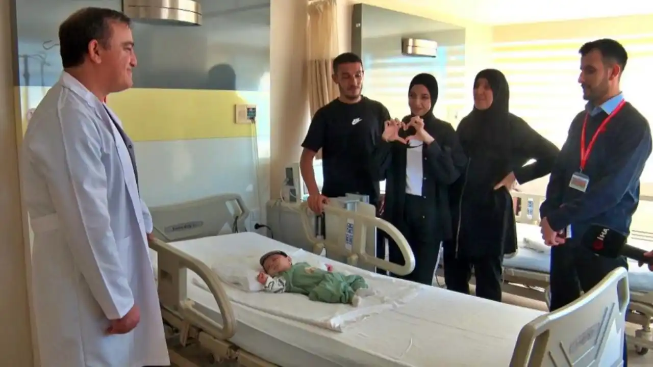 akdenizgercek-filistinli-9-aylik-bebek-antalyada-hayata-tutundu-1.webp
