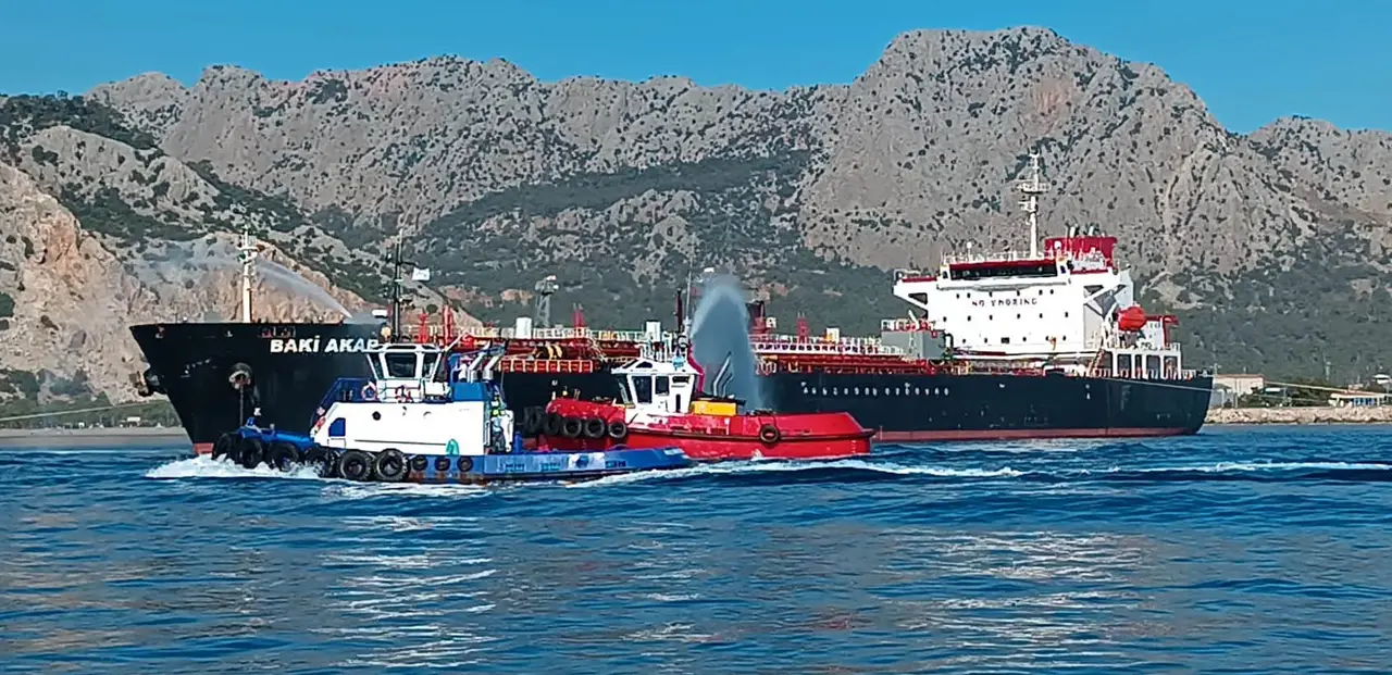antalyada-tanker-samandiraya-demirledi-tatbikat-basladi-2.webp