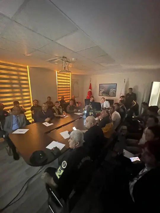 antalyada-tanker-samandiraya-demirledi-tatbikat-basladi-3.webp