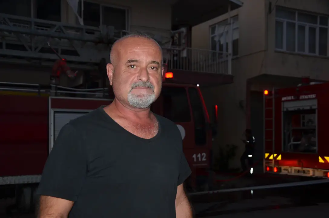 serikteki-yangini-komsular-fark-etti-itfaiye-eri-evdeki-kusu-kurtardi-3.webp