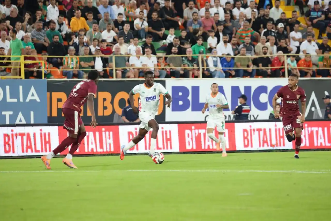 alanyaspor-uzatmalarda-yikti-goztepeyi-tek-golle-gecti-2.webp