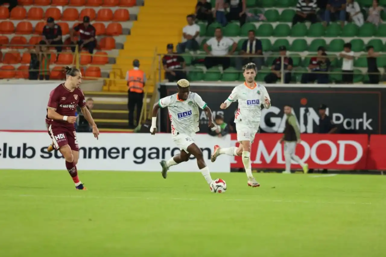 alanyaspor-uzatmalarda-yikti-goztepeyi-tek-golle-gecti-3.webp