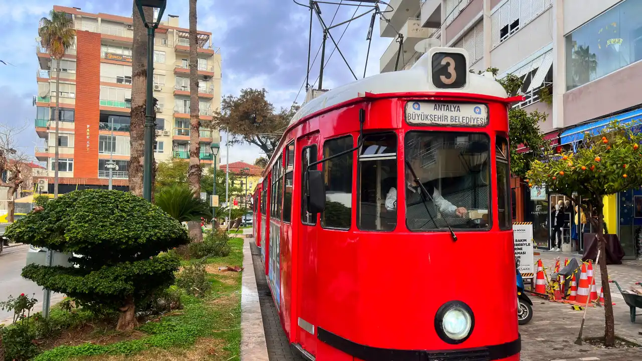 2025/10/21/akdenizgercek-tramvay-antalya.webp