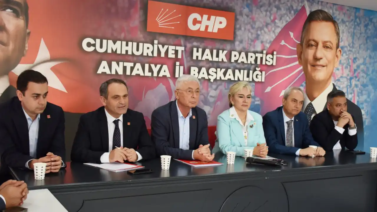 akdenizgercek-chpnin-direncli-kentler-heyeti-antalyada-1.webp