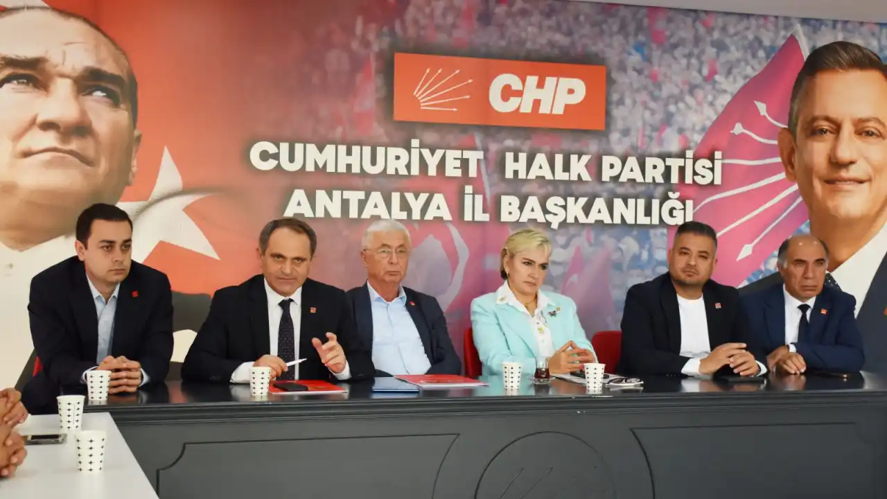 akdenizgercek-chpnin-direncli-kentler-heyeti-antalyada-3.webp