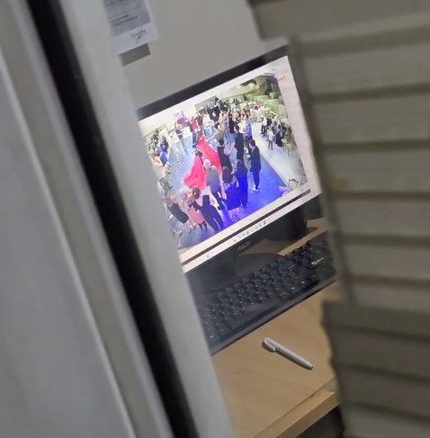 aw564110-01.jpg