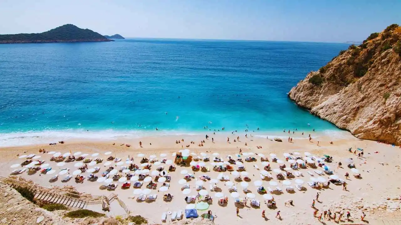akdenizgercek-antalyayi-endiseli-bir-sezon-bekliyor-1-1.webp