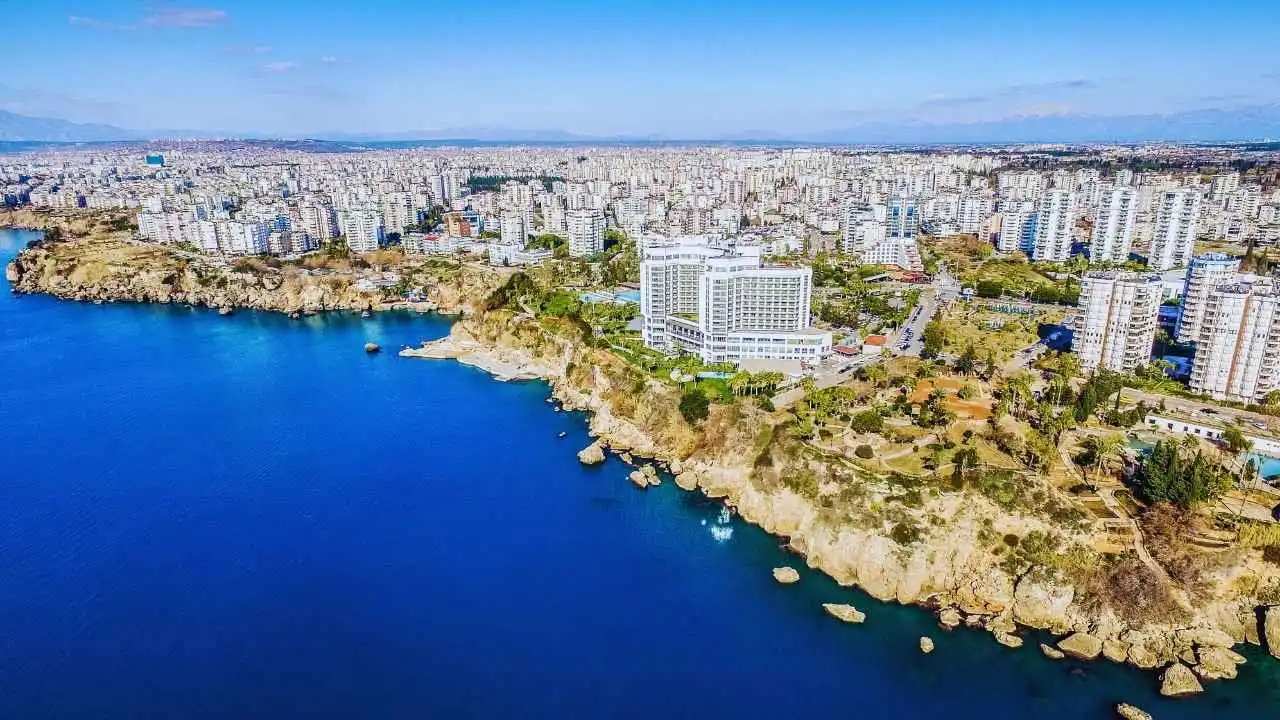 akdenizgercek-antalyayi-endiseli-bir-sezon-bekliyor-1-2.webp