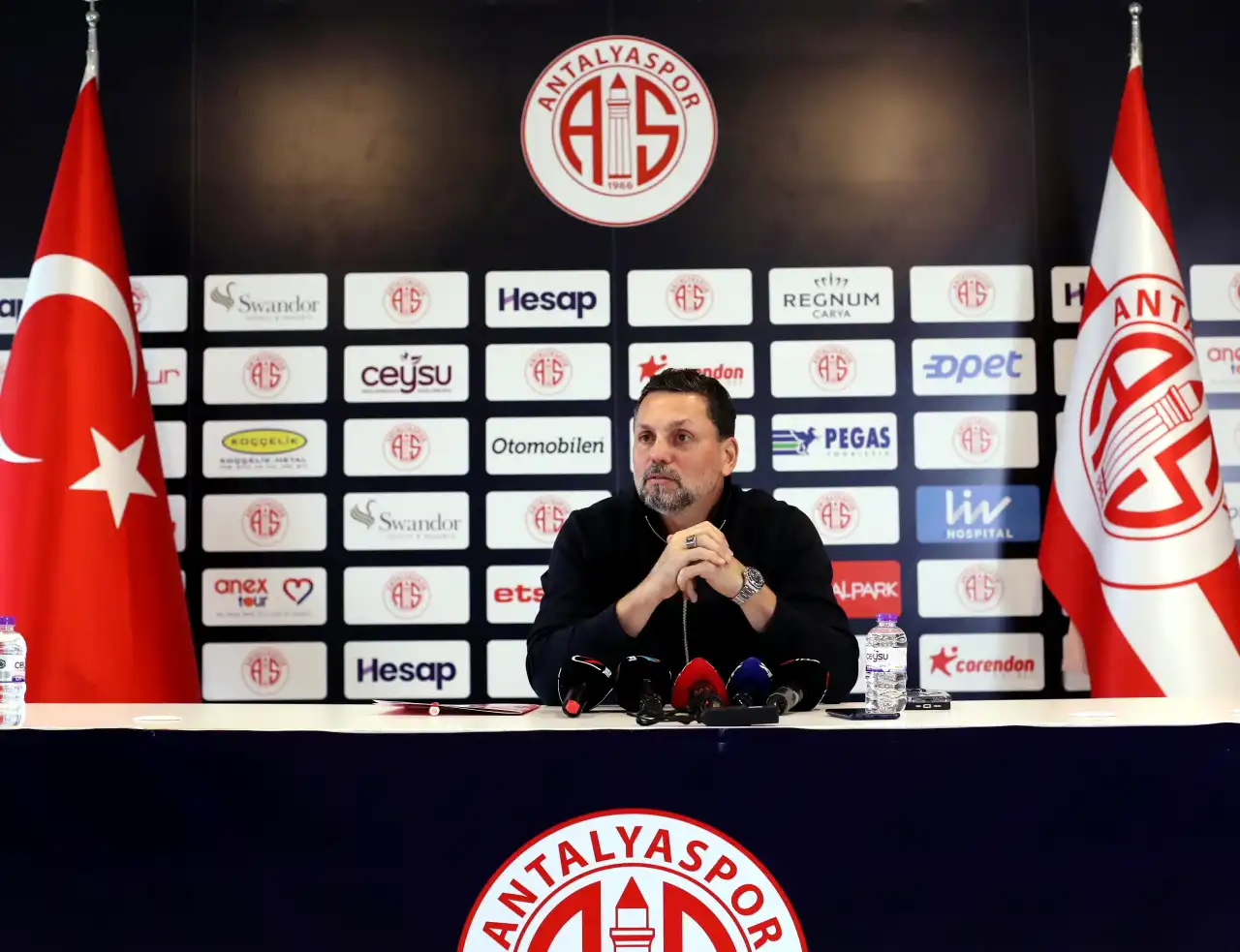antalyaspor-teknik-direktoru-erol-buluttan-basaksehir-maci-oncesi-kritik-aciklama-5.webp