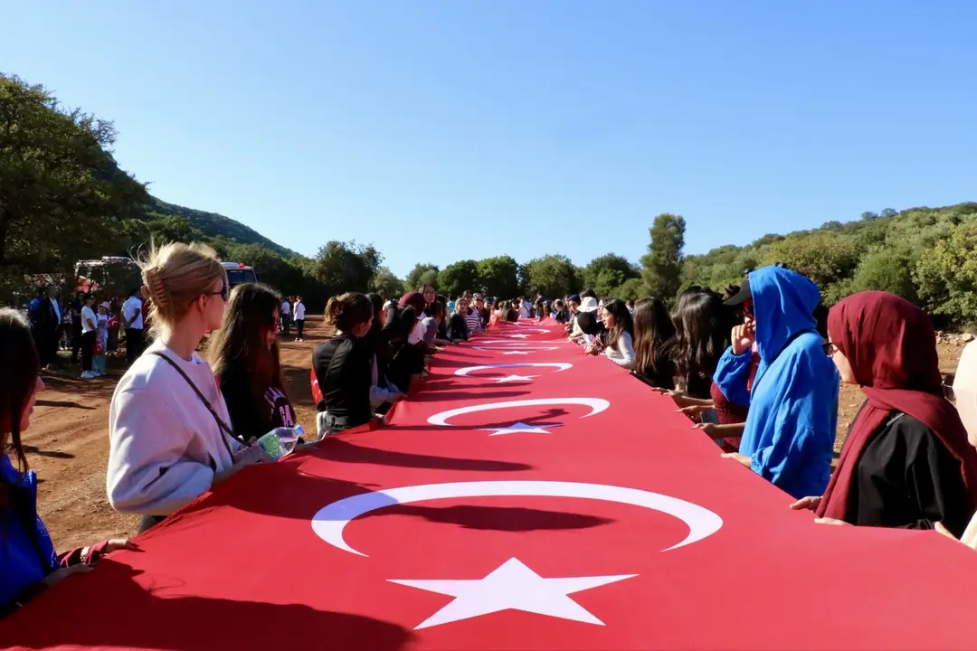 kasta-ecdadin-yolunda-cumhuriyete-saygi-karada-denizde-ayri-anma-10.webp