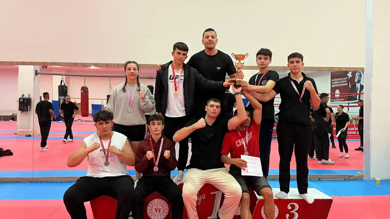 kemer-kick-boks-takimindan-8-madalya-antalya-cumhuriyet-kupasina-damga-vurdular-1.webp