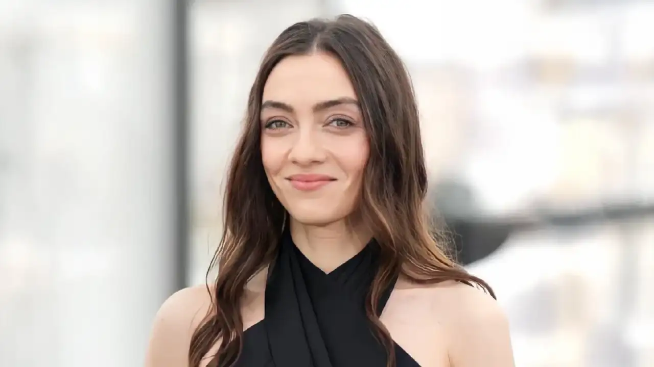 merve-dizdar-kimdir-kac-yasinda-nereli-hangi-filmler-ve-dizilerde-oynadi12-2.webp