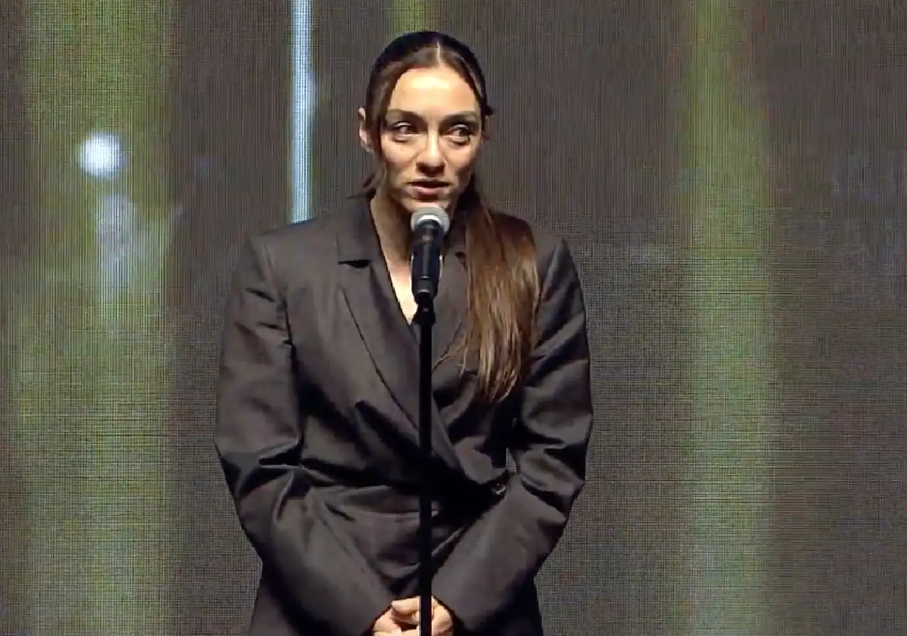 merve-dizdar-kimdir-kac-yasinda-nereli-hangi-filmler-ve-dizilerde-oynadi12-3.webp