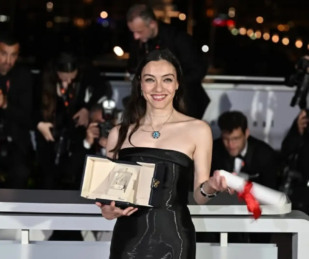 merve-dizdar-kimdir-kac-yasinda-nereli-hangi-filmler-ve-dizilerde-oynadi12-7.webp