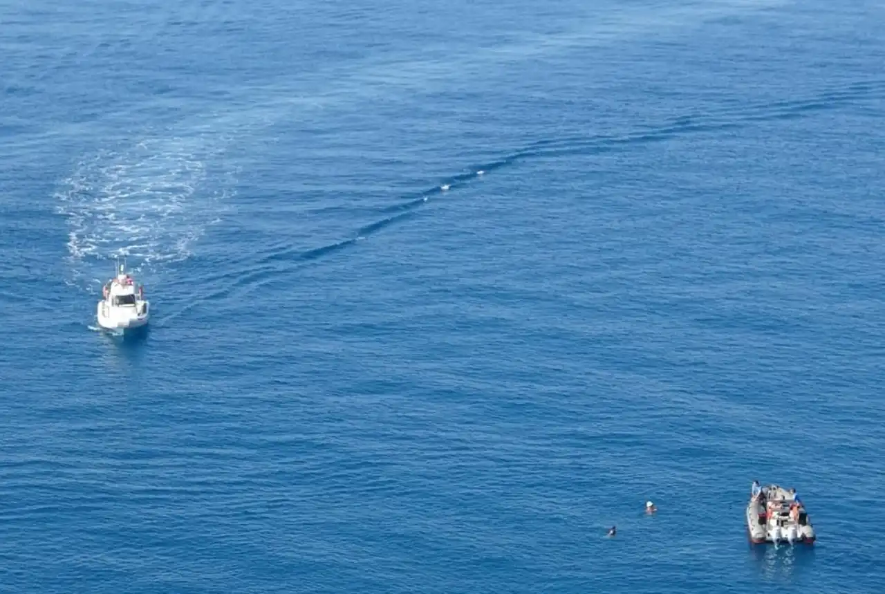 antalya-falezlerde-aci-olum-2-saatlik-operasyonu-yuzerek-izlediler-5.webp