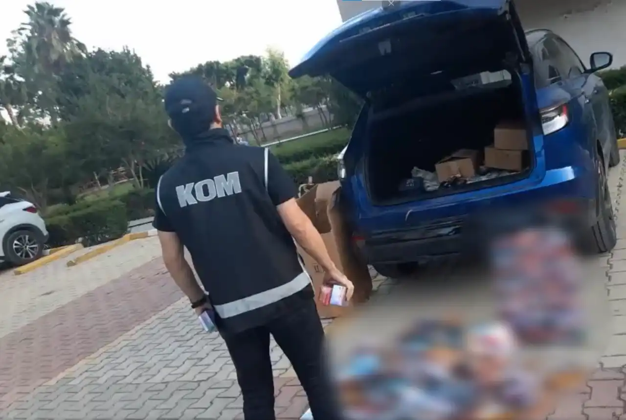 antalya-havalimaninda-gumruk-memurlarina-yolsuzluk-operasyonu-10-supheliden-5i-tutuklandi.webp