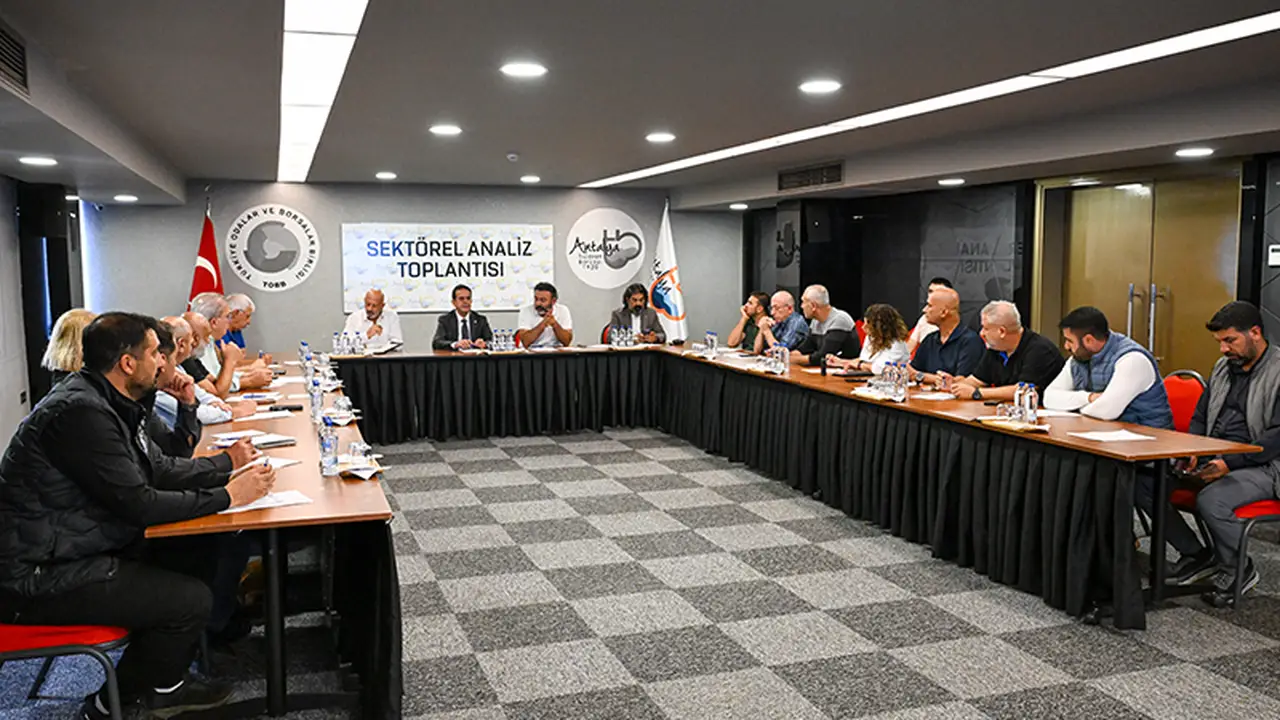 antalya-kesme-cicek-sektoru-alarm-veriyor-maliyet-artti-fiyat-dustu-pazar-daraldi-2.webp
