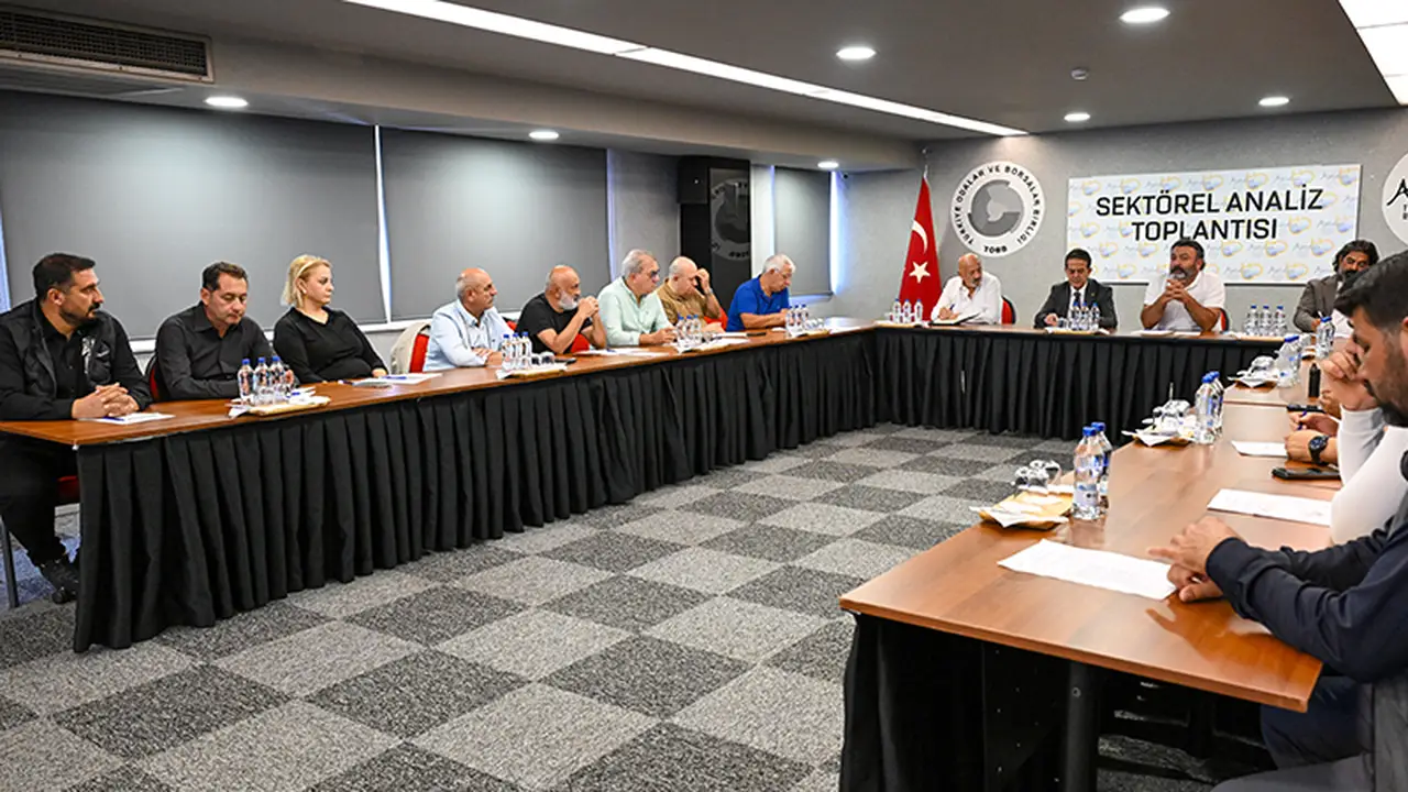 antalya-kesme-cicek-sektoru-alarm-veriyor-maliyet-artti-fiyat-dustu-pazar-daraldi-4.webp