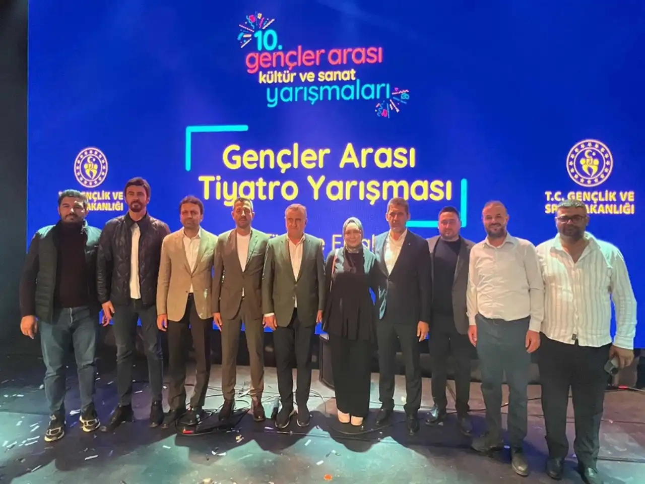 bakan-bak-antalyada-genclerle-bulustu-aspendosta-tiyatro-turkiye-finali-heyecani-4.webp