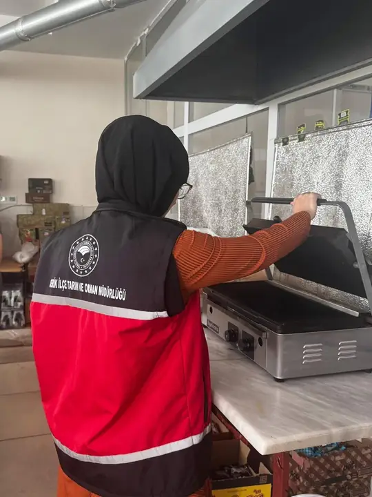 antalyada-kantinden-mutfaga-her-nokta-denetlendi-5.webp