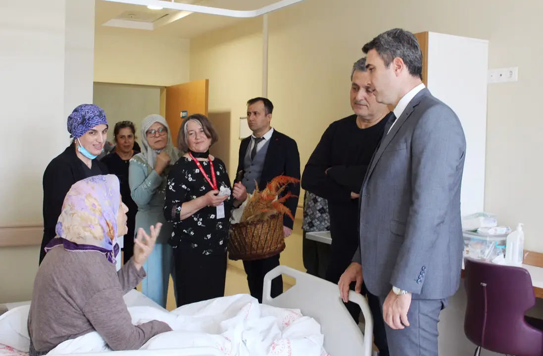bucakta-keskekle-sifa-destegi-kaymakam-kuruca-hastalari-ziyaret-etti-2.webp