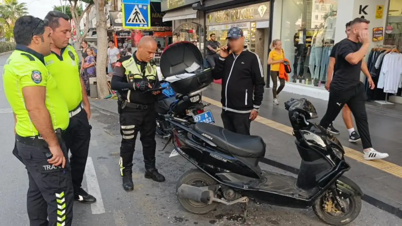 manavgatta-ehliyetsiz-surucu-otomobile-carpti-41-bin-tllik-cezadan-kacamadi-2.webp