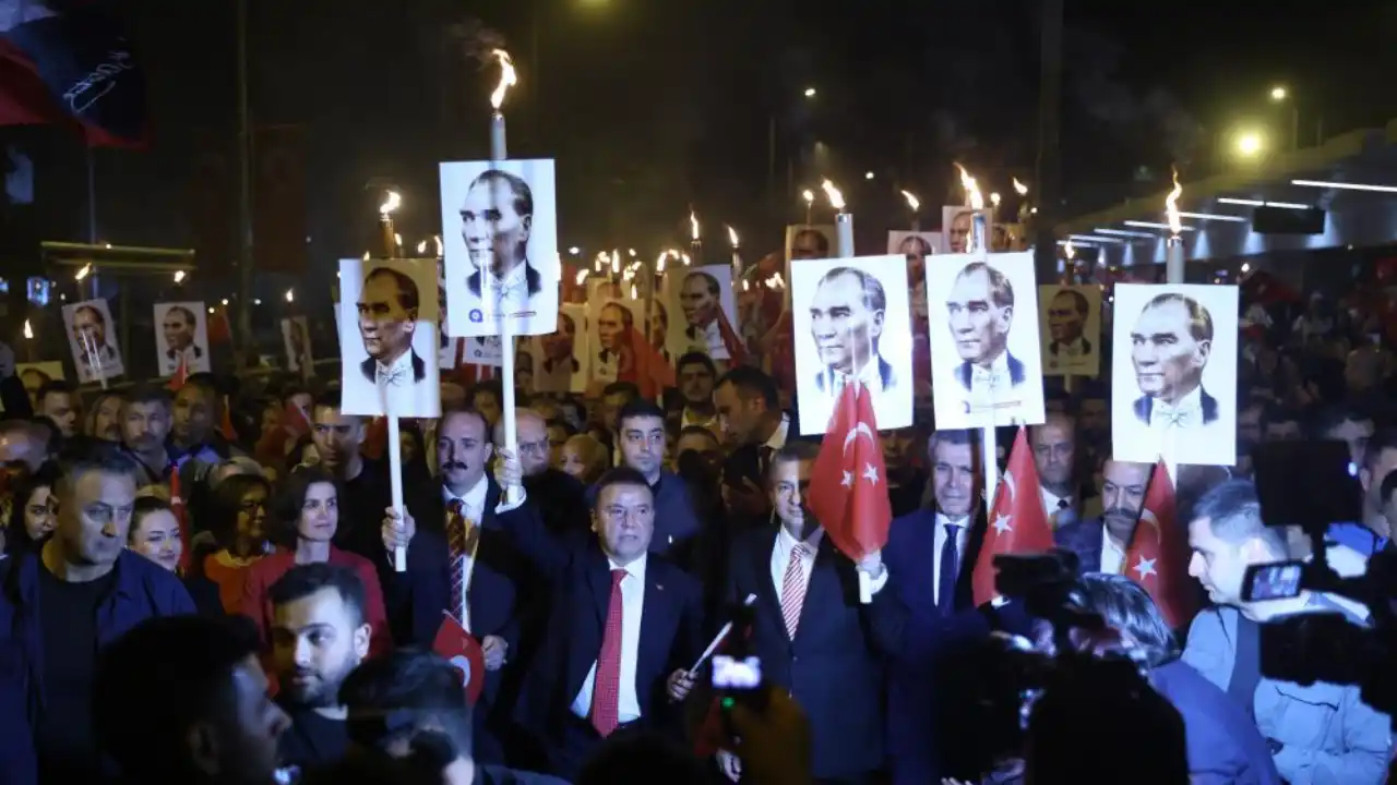 akdenizgercek-muhittin-boceksiz-cumhuriyet-yuruyusu-2.webp