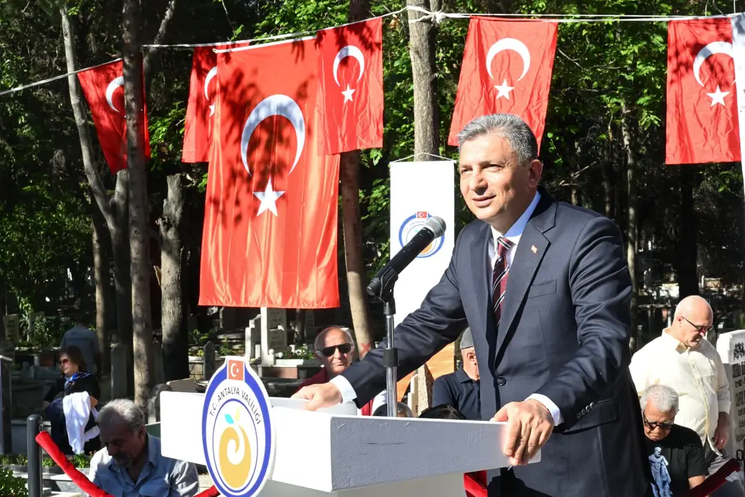 antalyada-topcu-yuzbasi-akerin-anit-mezari-acildi-4.webp