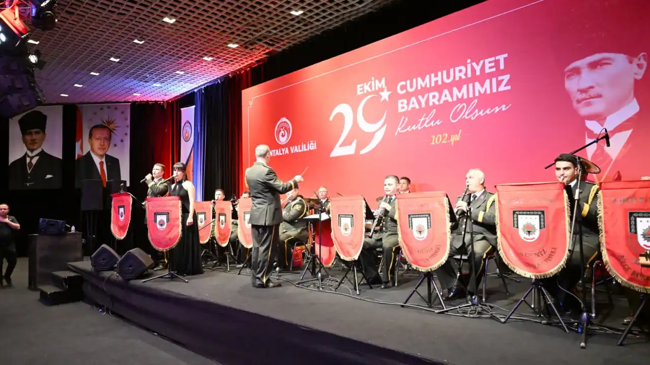 akdenizgercek-antalyada-cumhuriyet-resepsiyonu-2.webp