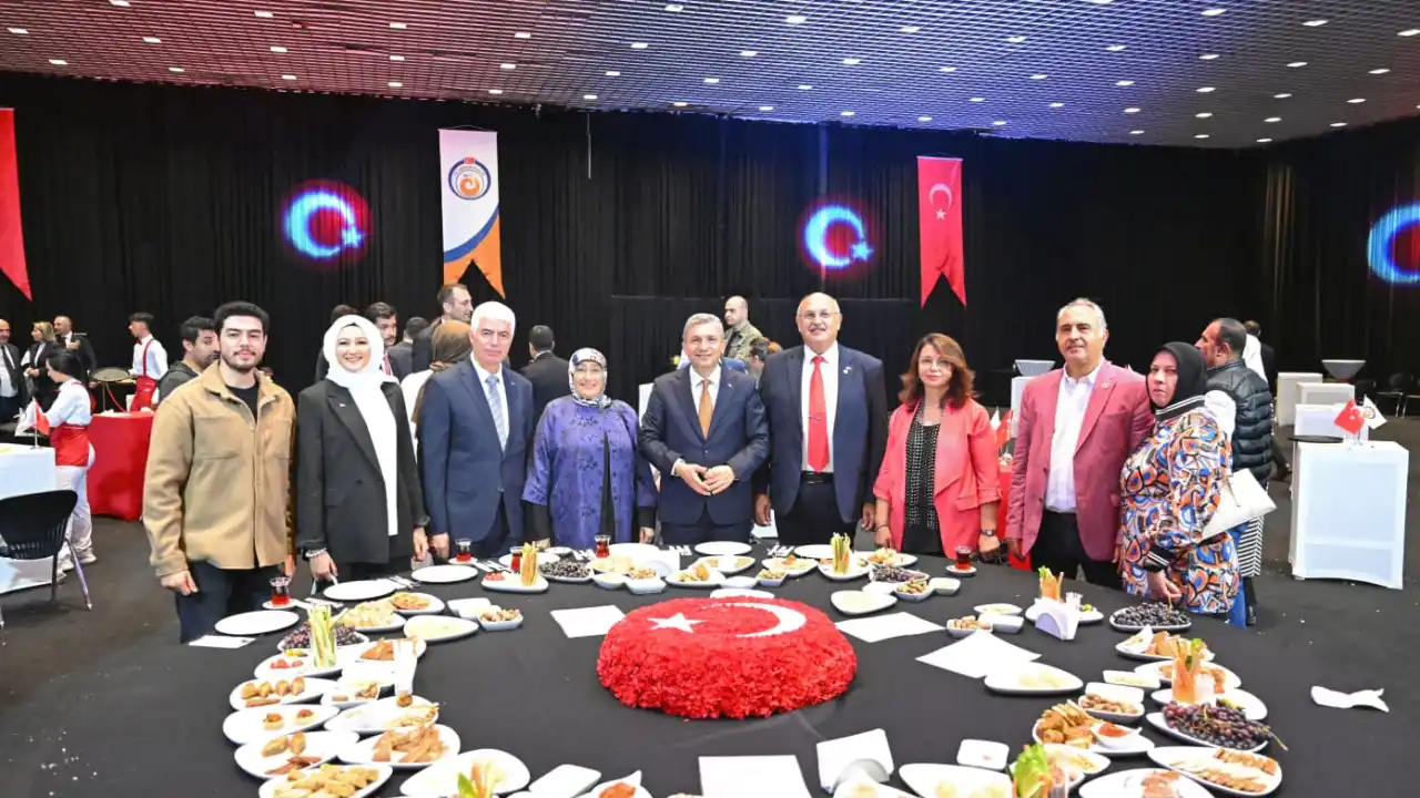 akdenizgercek-antalyada-cumhuriyet-resepsiyonu-3.webp