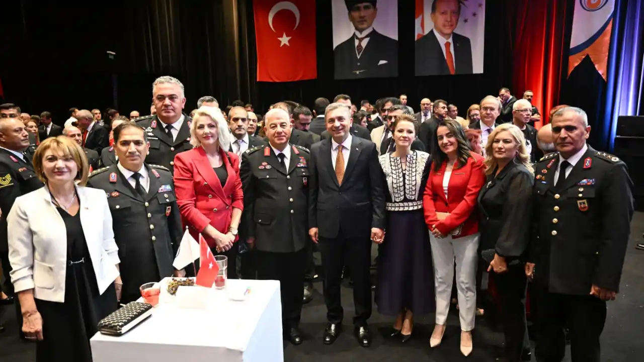 akdenizgercek-antalyada-cumhuriyet-resepsiyonu-4.webp