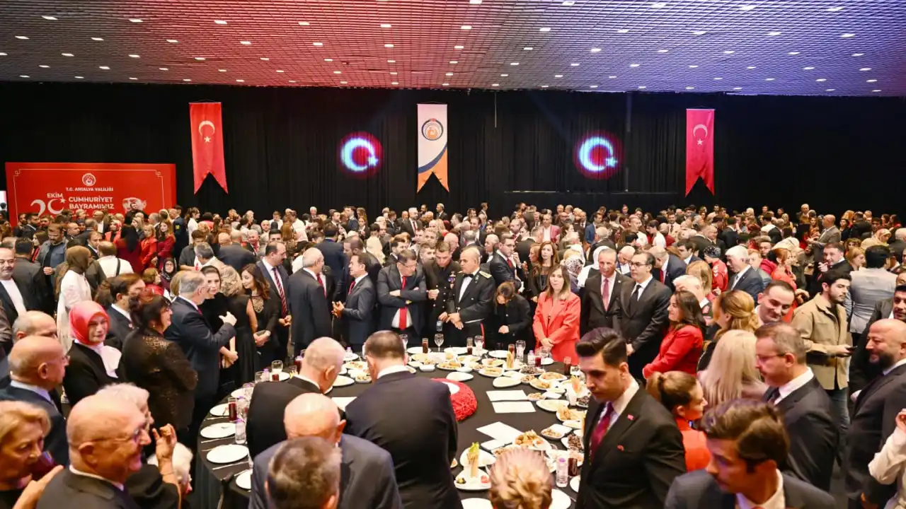akdenizgercek-antalyada-cumhuriyet-resepsiyonu-5.webp