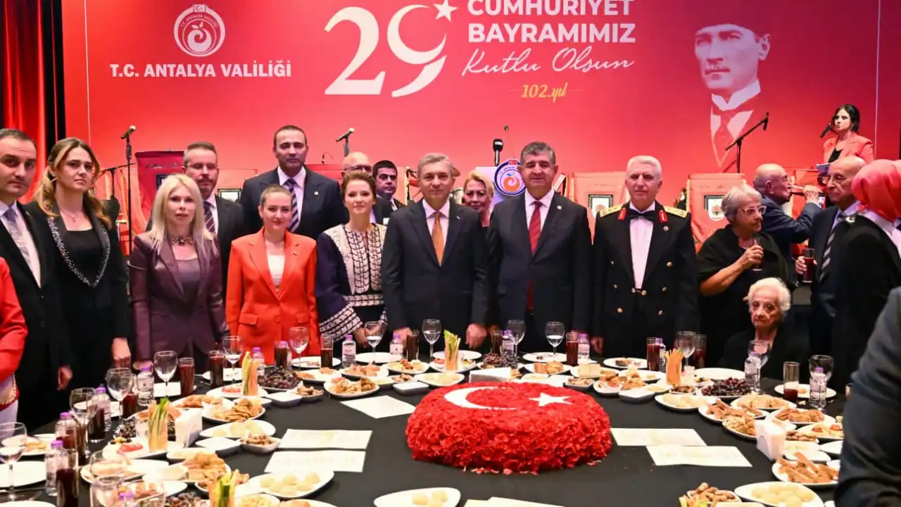 akdenizgercek-antalyada-cumhuriyet-resepsiyonu-6.webp