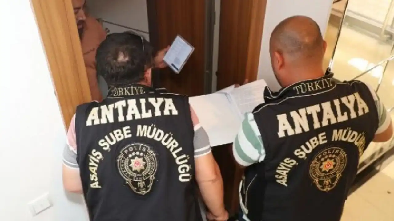 antalyada-son-bir-haftada-239-bin-kisi-sorgulandi-2-bin-129-supheli-yakalandi-2.webp