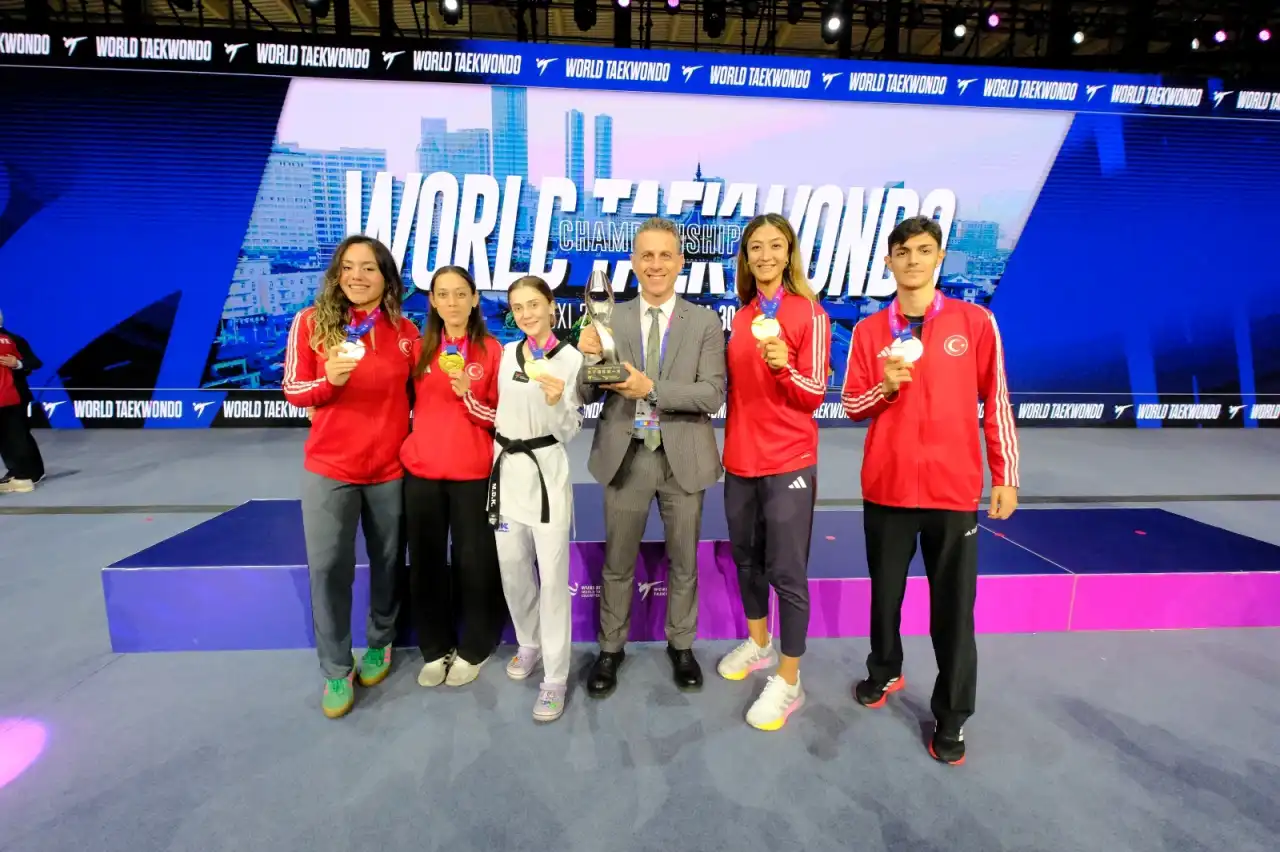 milliler-dunya-taekwondo-sampiyonasinda-tarih-yazdi-3.webp