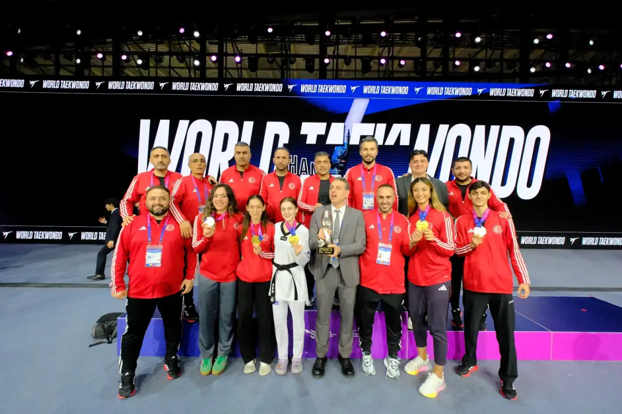 milliler-dunya-taekwondo-sampiyonasinda-tarih-yazdi-4.webp