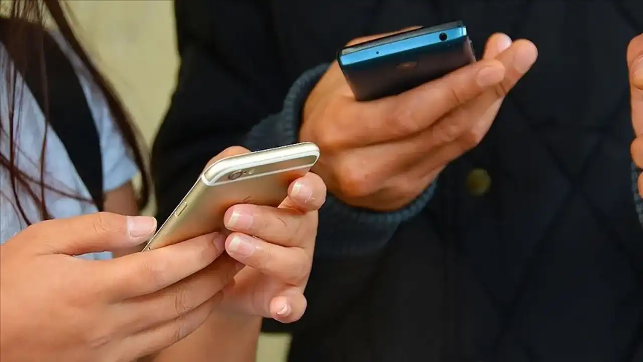 akilli-telefonlarla-birlikte-iletisim-tercihleri-degisti-konusmuyoruz-mesajlasiyoruz-2.webp