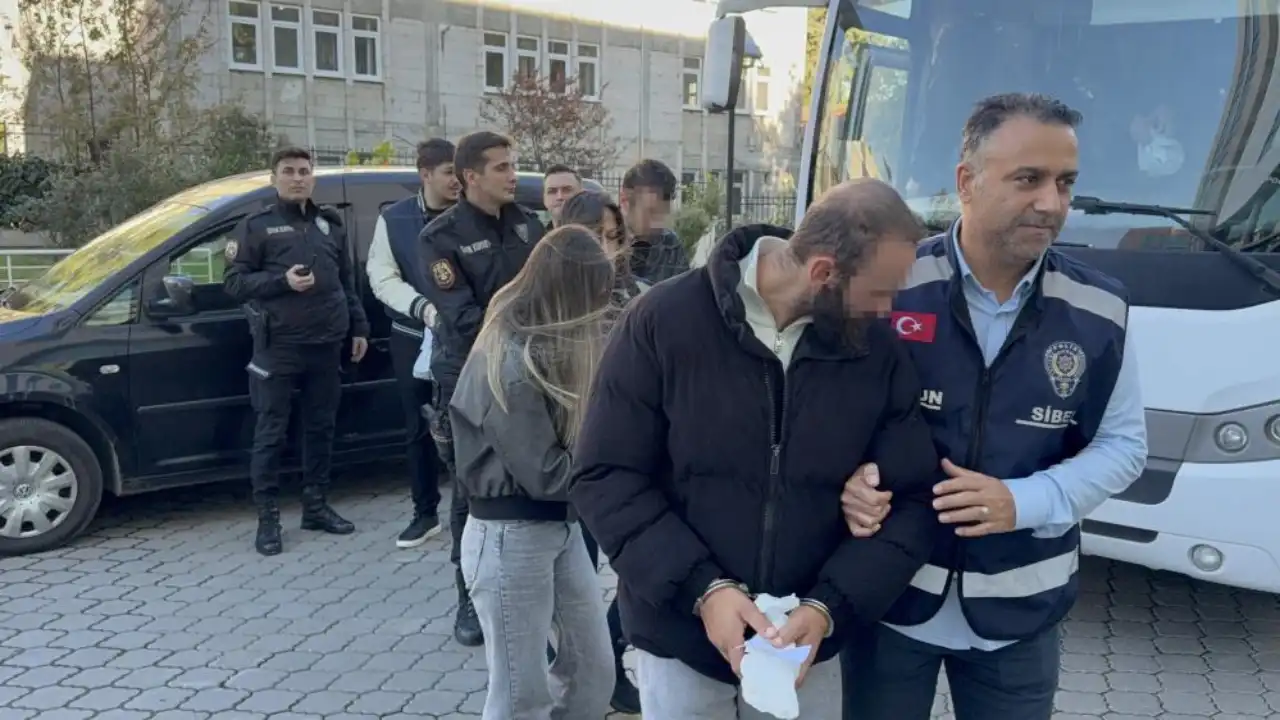antalya-dahil-3-ilde-yasa-disi-bahis-operasyonu-10-supheli-gozaltinda-2.webp