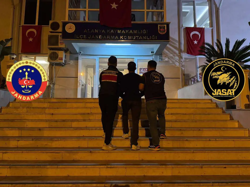 antalyada-jasattan-rekor-202-hukumlu-72-saatte-yakalandi-2.webp
