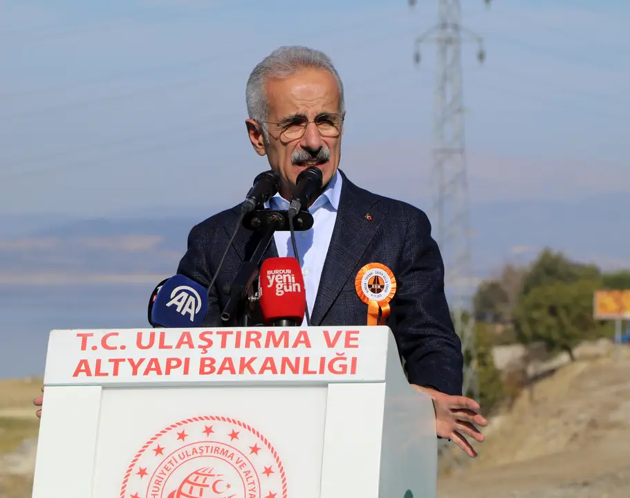 bakan-uraloglu-toggla-acti-burdur-tefenni-cavdir-yolu-yilda-831-milyon-tl-kazandiracak-5.webp