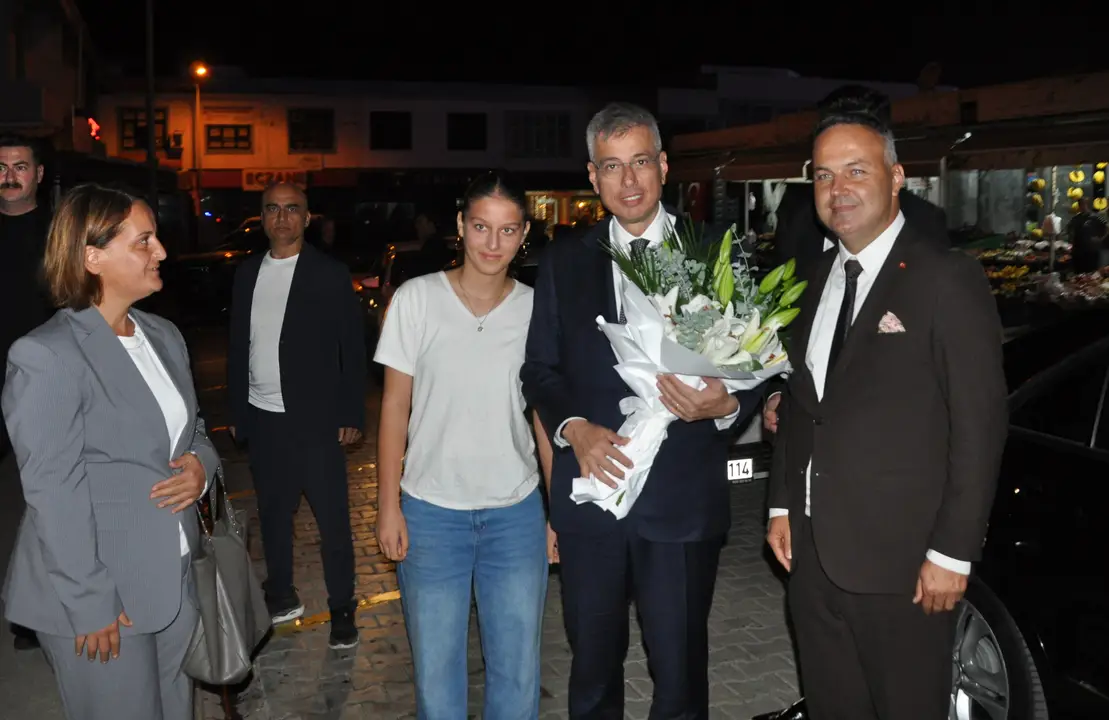saglik-bakani-memisoglundan-ak-parti-gazipasaya-ziyaret-2.webp