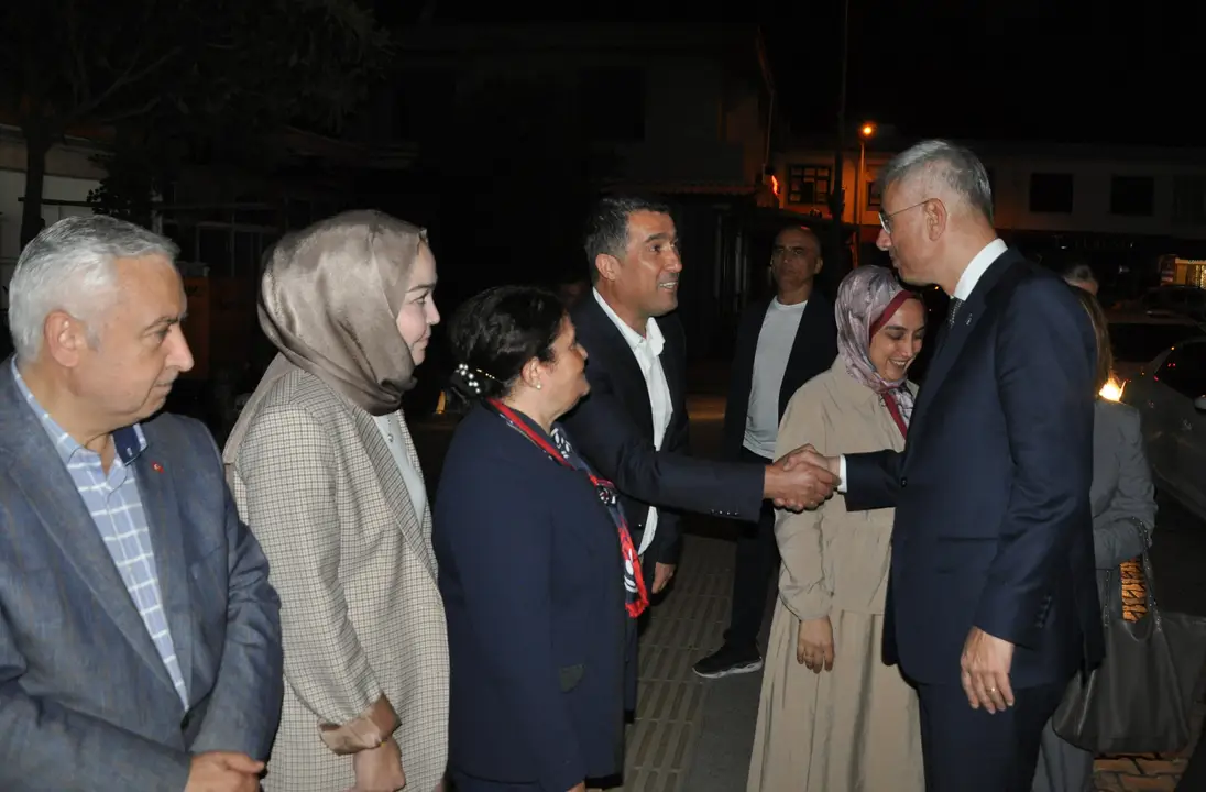 saglik-bakani-memisoglundan-ak-parti-gazipasaya-ziyaret-4.webp
