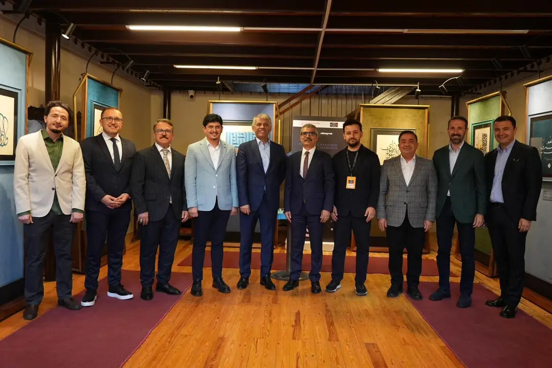 13-hattattan-adil-i-mutlak-sergisi-antalyada-5.webp