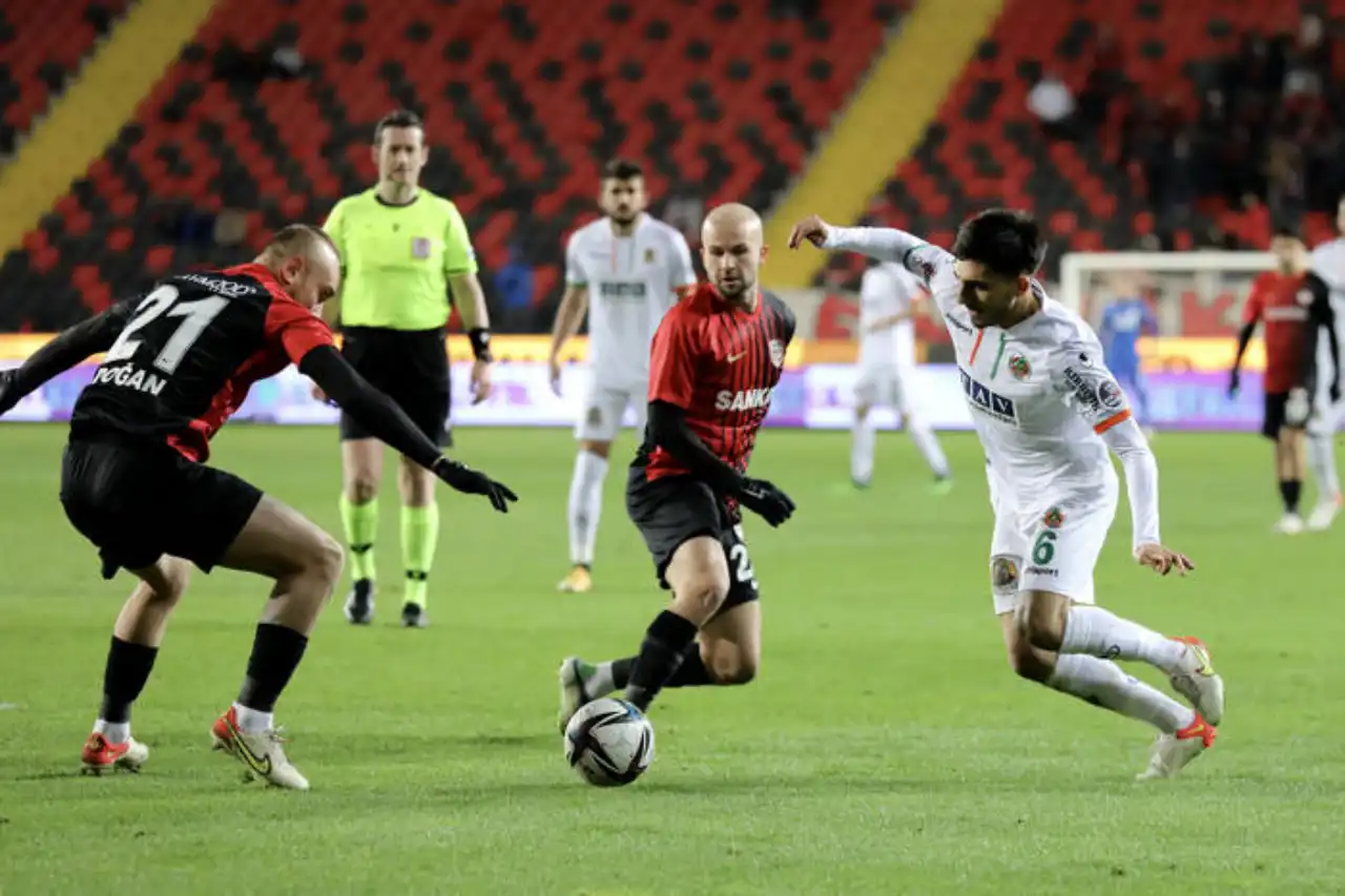 alanyaspor-gaziantep-fk-maci-ne-zaman-saat-kacta-hangi-kanalda-2.webp