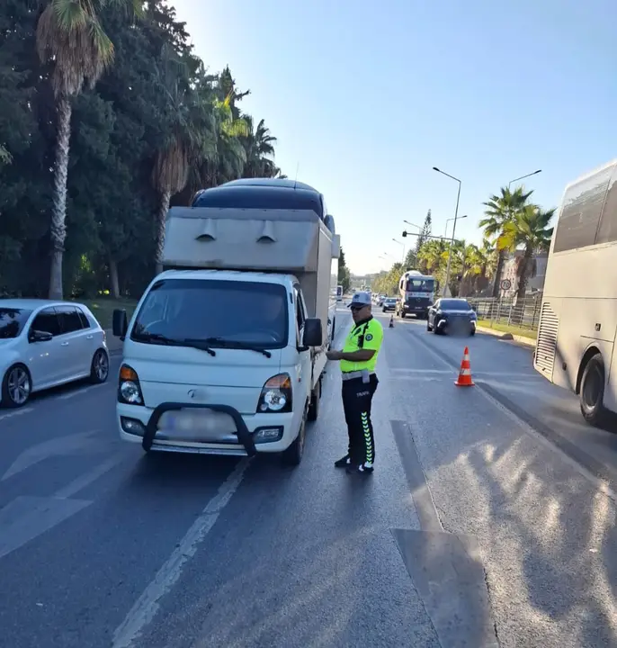 antalyada-suruculere-7-gunde-18-bin-ceza-3.webp