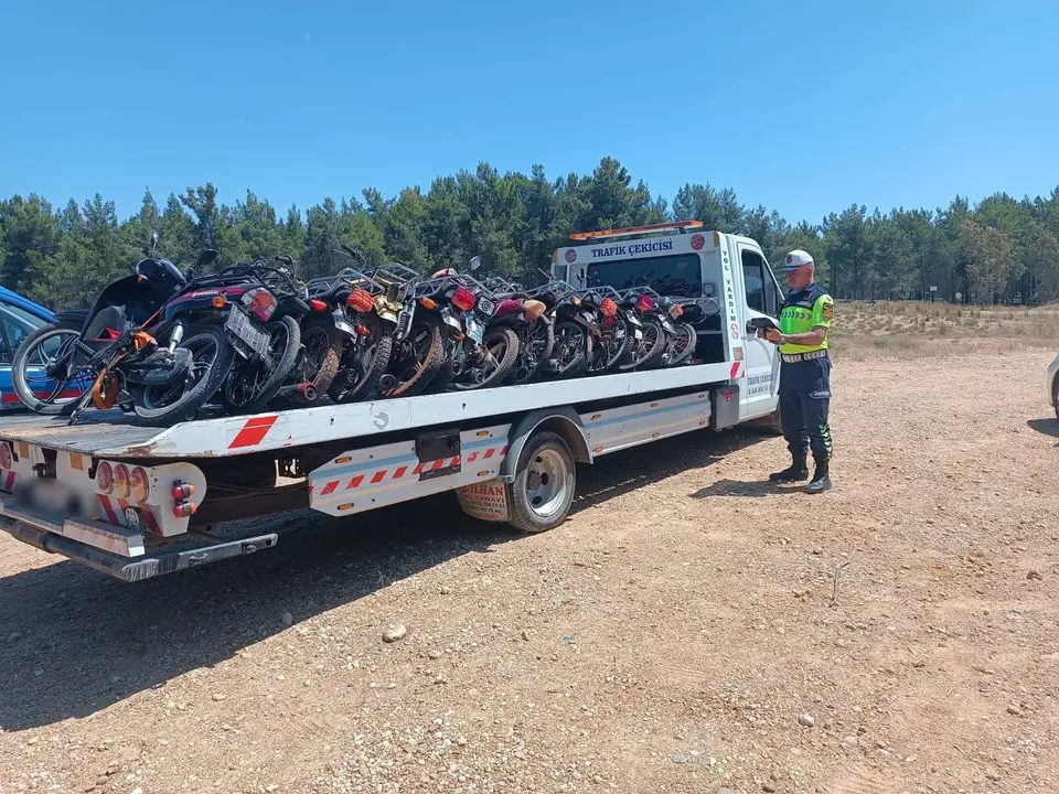antalyada-12-bin-motosiklete-sok-denetim-cekiciye-yuklendiler-2.webp