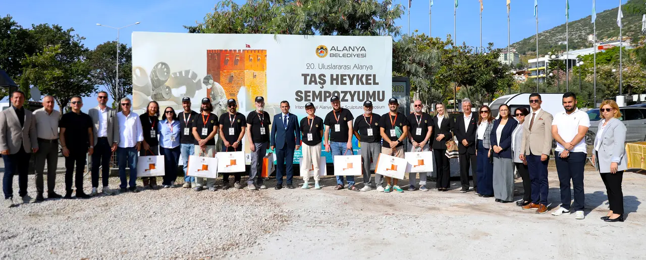 taslar-sanata-donusuyor-6-ulkeden-10-heykeltiras-alanyada-3.webp