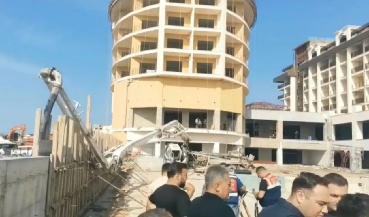 alanyada-devrilen-beton-mikserinin-kolunun-carptigi-isci-hayatini-kaybetti.webp