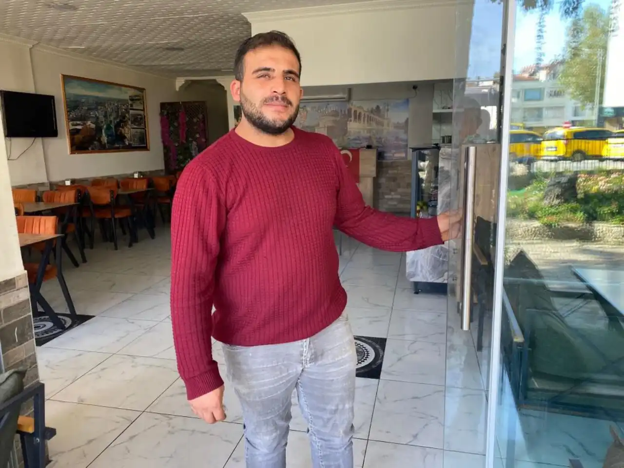 antalyada-hirsiz-guvenlik-kameralarini-etkisiz-hale-getirdi-motosiklet-ve-2-bin-tl-calarak-kacti-5.webp