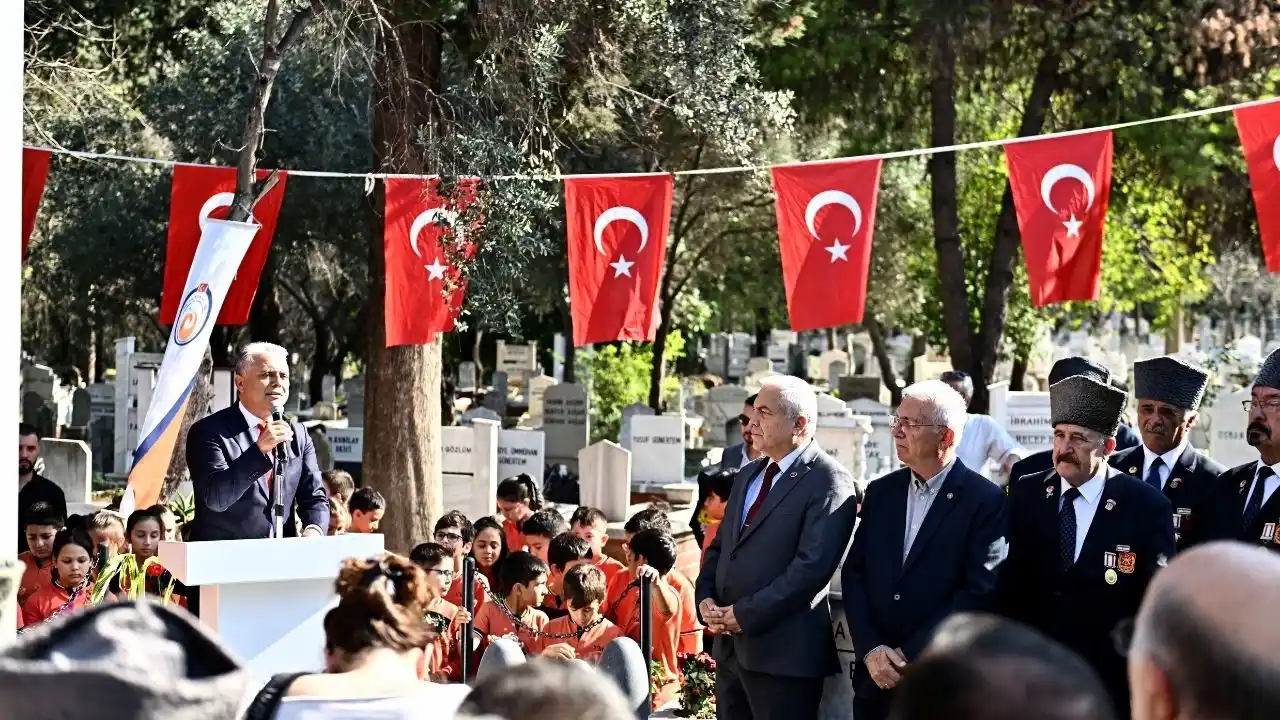 antalyada-kahraman-topcu-yuzbasi-mustafa-ertugrul-aker-saygiyla-anildi-2.webp